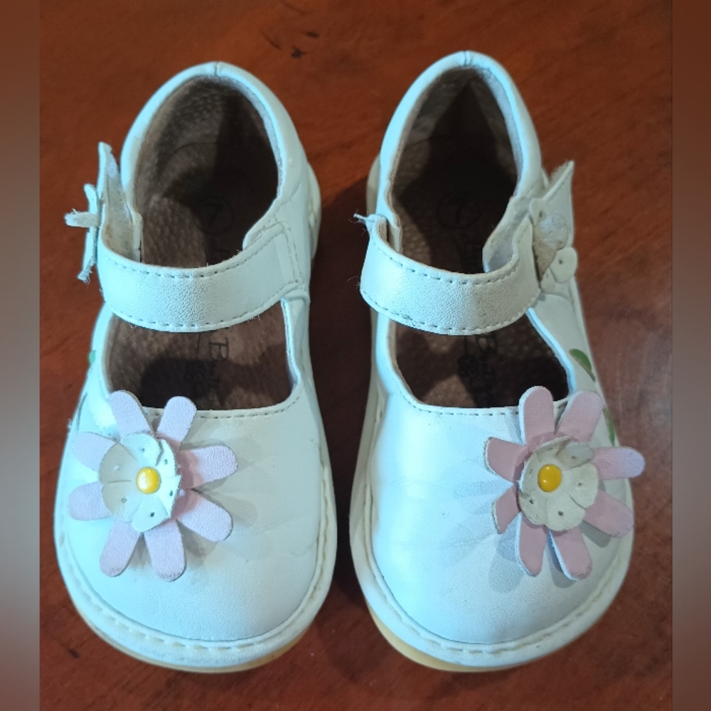 White Mary Janes with Flowers Size Squeeker Shoes Size 7
